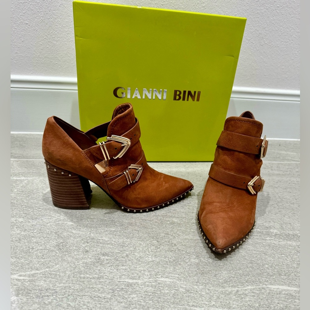 Gianni Bini gently used brown suede booties